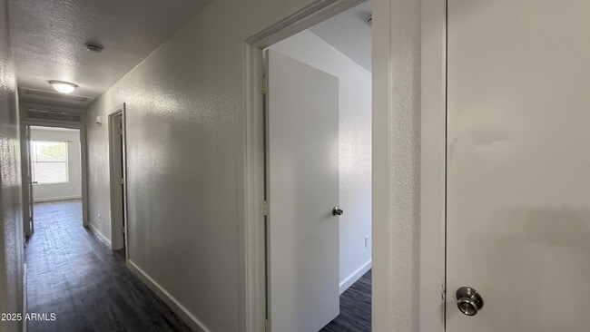 Building Photo - 679 W Jardin Dr