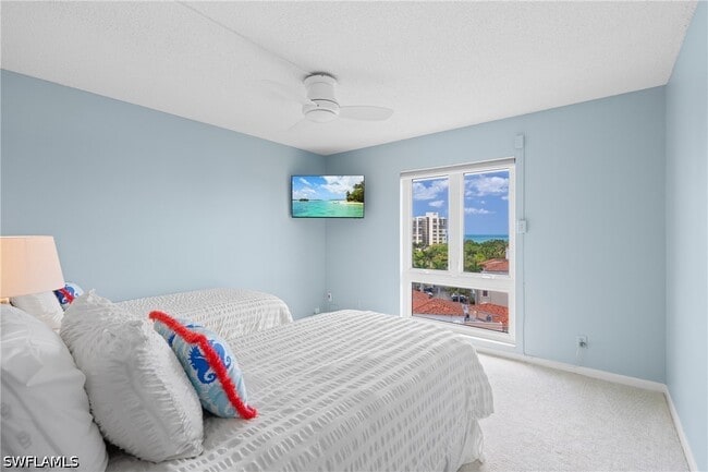 Building Photo - 250 Park Shore Dr