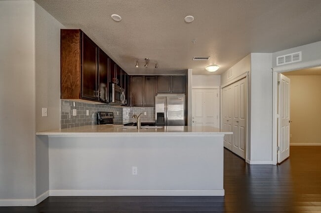 Building Photo - $1,800 - Updated One Bedroom Unit with Bon...