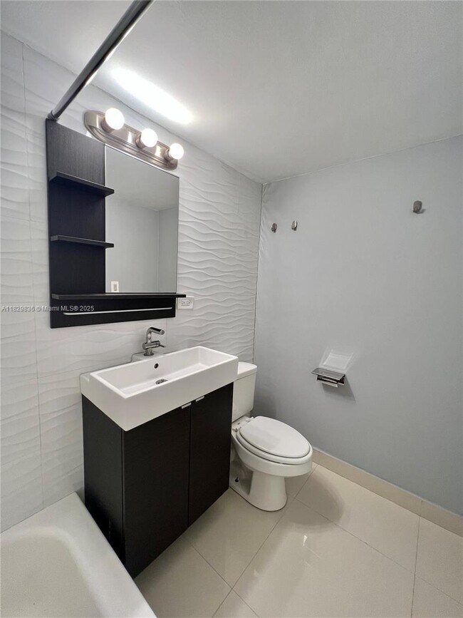 Building Photo - 7545 E Treasure Dr