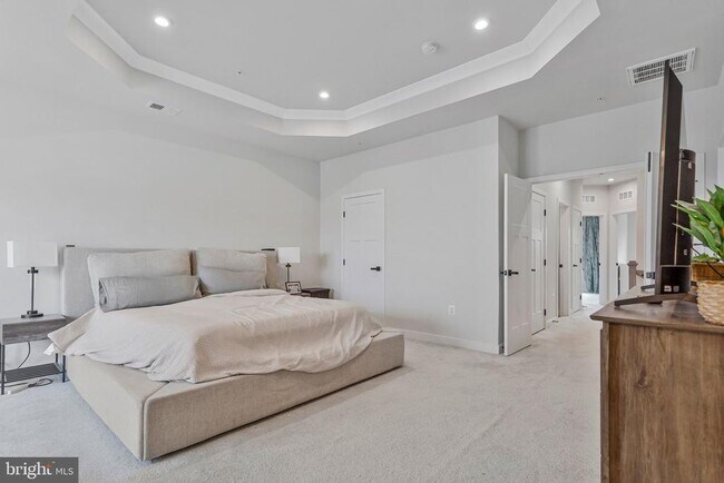 Building Photo - 10910 Presidential Pkwy