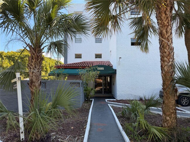 Building Photo - 13685 NE 10th Ave