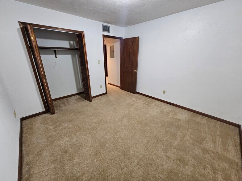 Building Photo - 324 Teal Ln