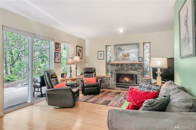 Living room, gas fireplace - 3809 Gablecrest Ct