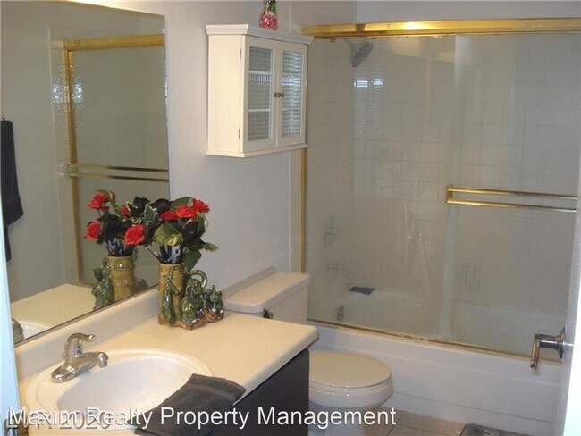 Building Photo - 2 br, 2 bath House - 5171 Pioneer Ave. #203