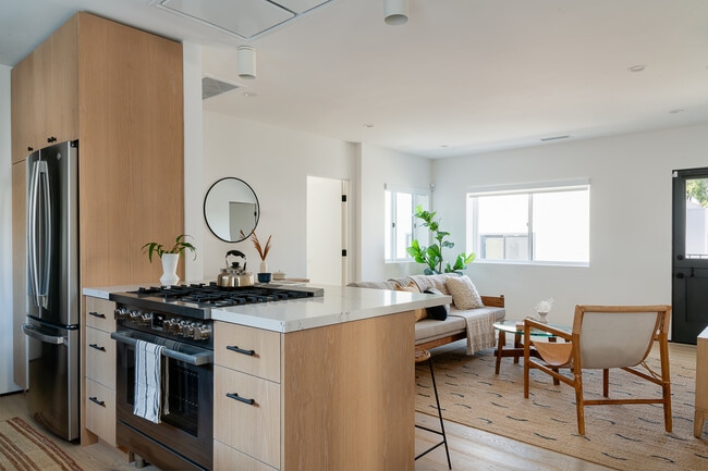 2 Bedroom Standalone Unit - 2016-2022 N Vista del Mar Ave