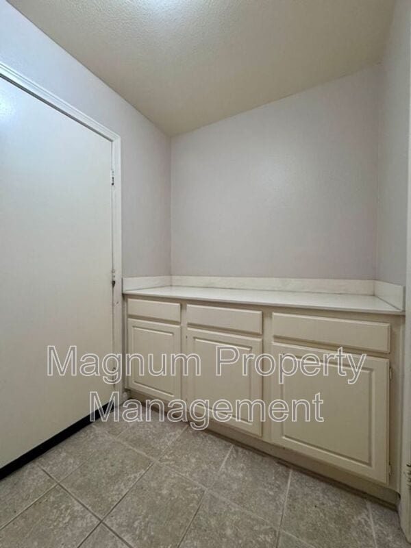 Building Photo - 30906 Crystalaire Dr