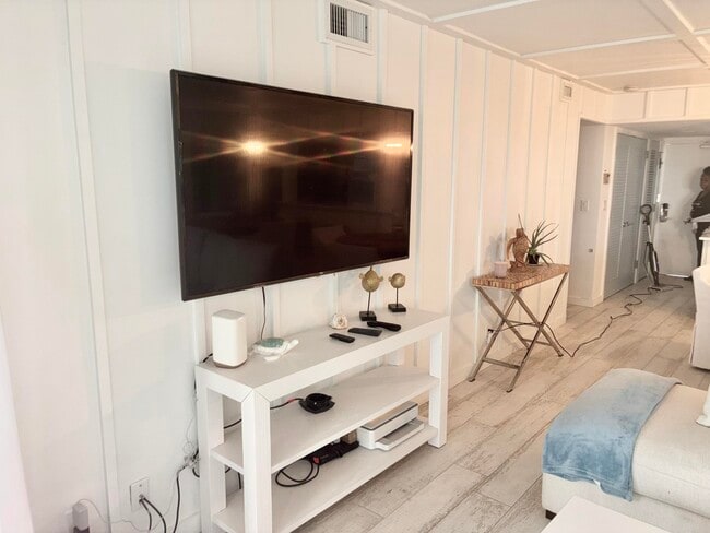 Building Photo - 420 Celestial Way