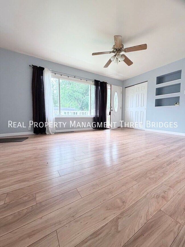 Building Photo - 1725 Fernbrook Dr