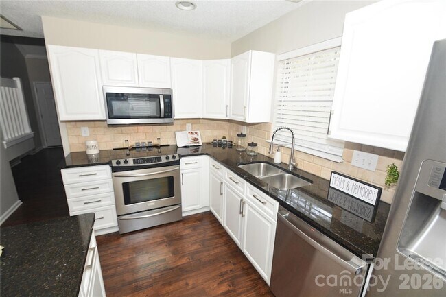 Building Photo - 605 Mountainwater Dr