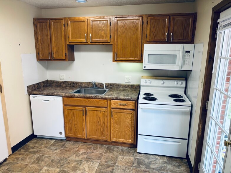 Building Photo - 102 McMillen Ave