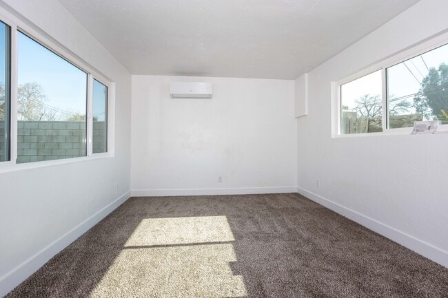 Building Photo - 312 S Myrtle St