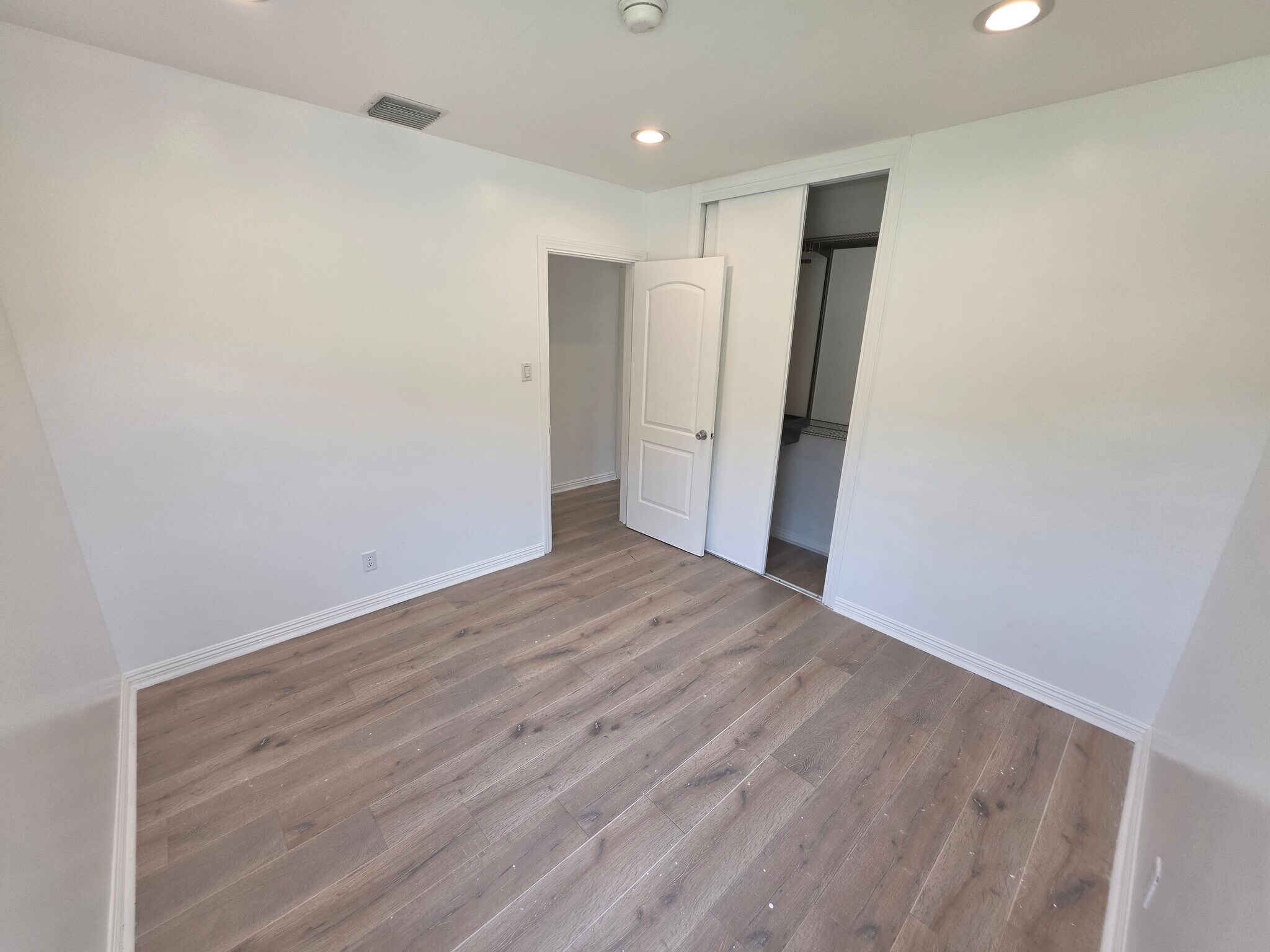 Building Photo - 9805 La Tuna Canyon Rd