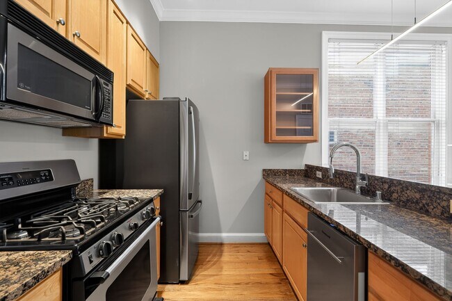 Building Photo - 1340 Q St NW