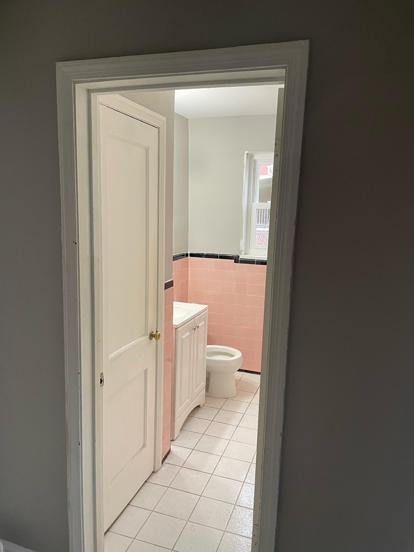 1/2 Bathroom - 3403 Aberdeen St