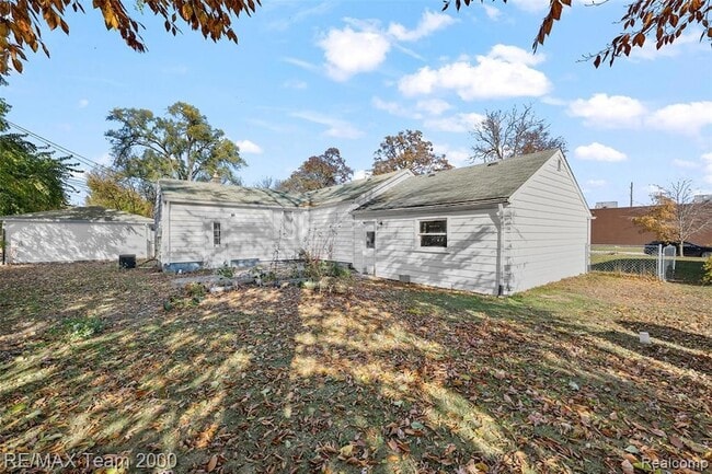 Building Photo - 6627 Mayburn St