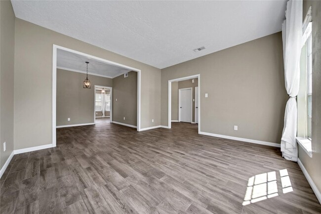 Building Photo - 23111 Red River Dr