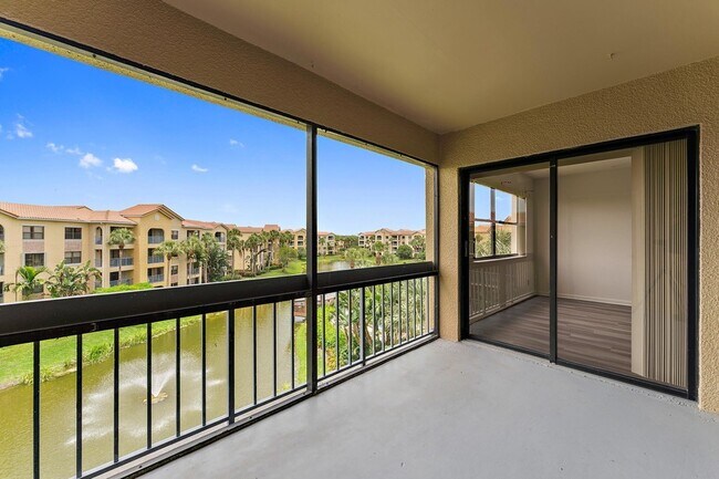 Building Photo - 700 Uno Lago Dr