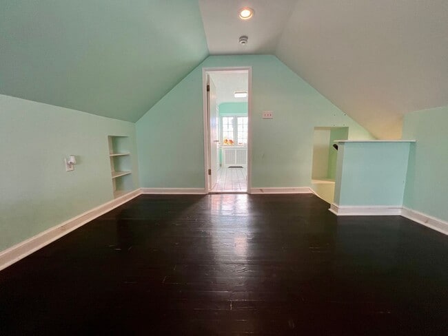 Building Photo - Gorgeous 5-Bedroom Single Family Home in Upper Darby! Available NOW!