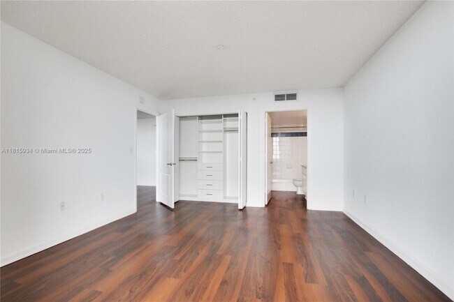 Building Photo - 1756 N Bayshore Dr