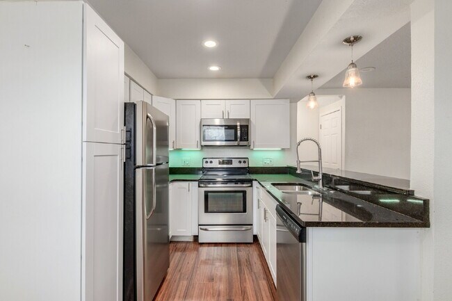 Building Photo - Lovely Three bed / Two bath for rent