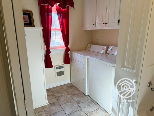 Building Photo - 1049 Long Branch Church Rd