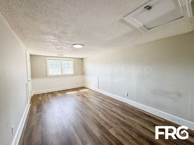 Building Photo - 600 Howell St