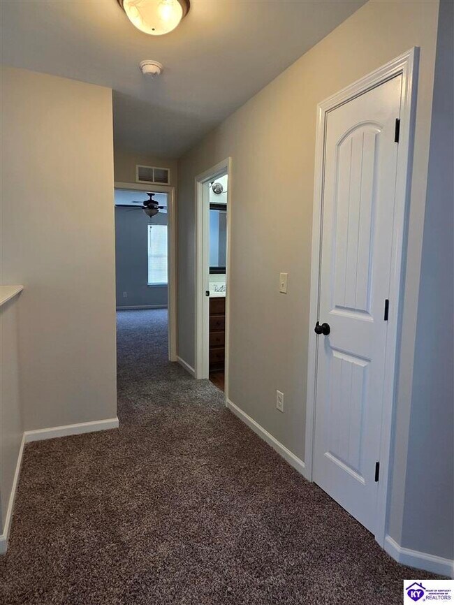 Building Photo - 158 Vineland Pkwy Dr