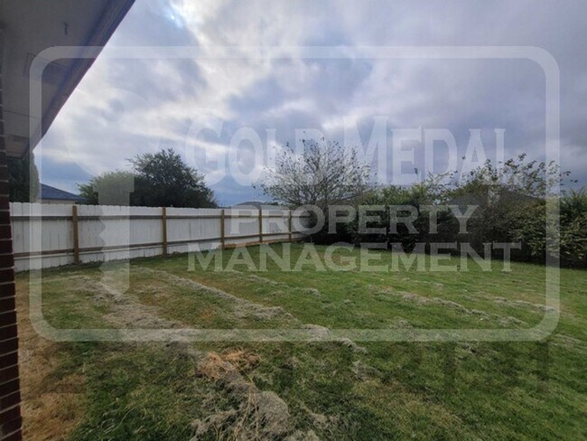 Building Photo - Charming 4-Bed, 2-Bath now available for r...
