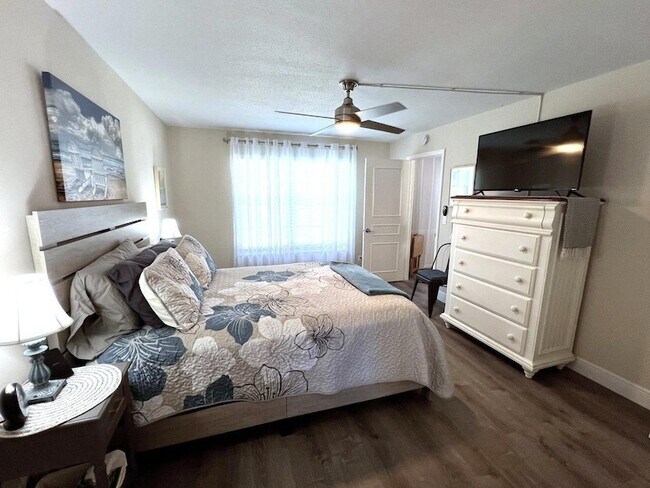 Building Photo - 5580 Tamberlane Cir