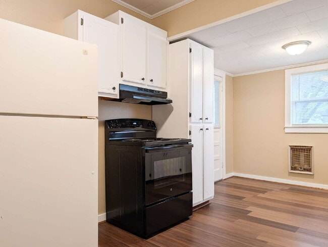 Building Photo - 112 Moore St