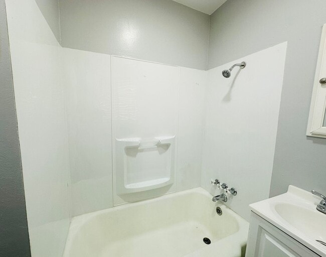 Building Photo - 7 E Clark St