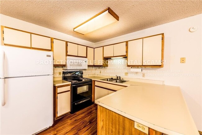 Building Photo - 686 W Martha Dr