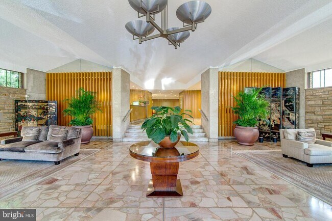 Building Photo - 1200 N Nash St