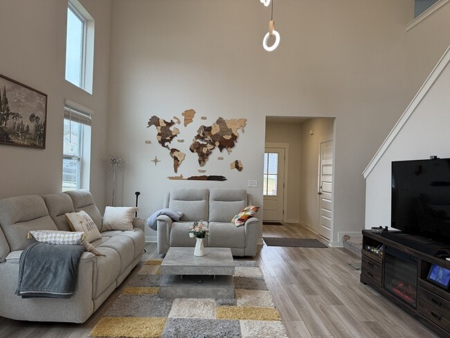 Building Photo - 213 Tartan Dr