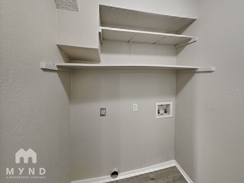 Building Photo - 6212 Geneva Ave