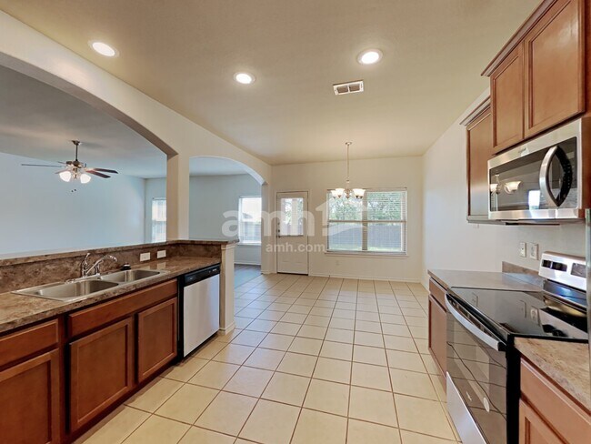 Building Photo - 5564 Thunder Bay Dr