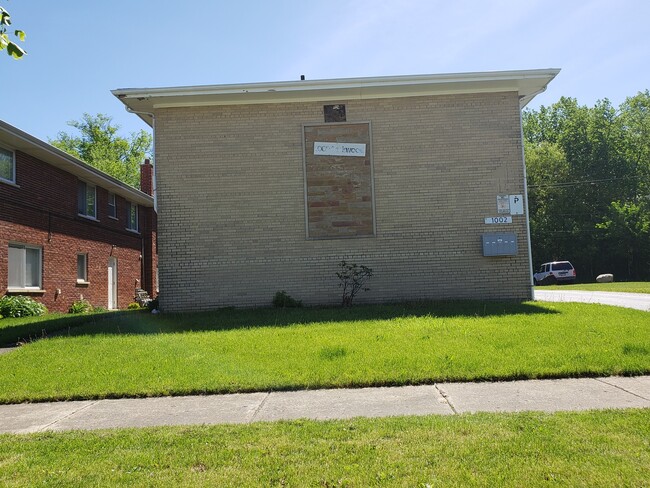 Primary Photo - 1002 Parkwood Dr