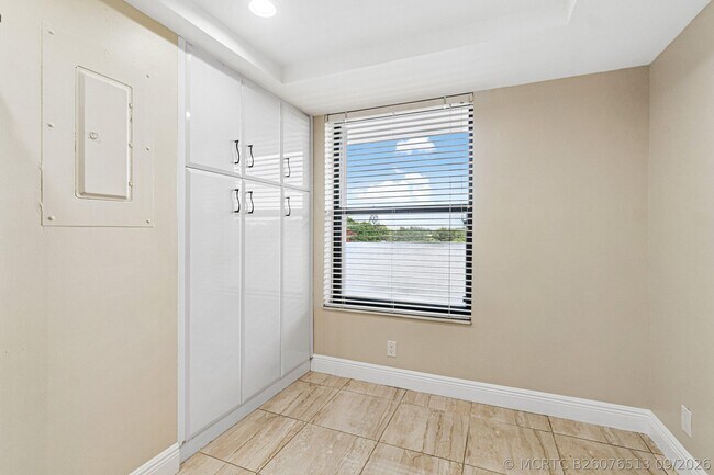 Building Photo - 6562 Boca Del Mar Dr