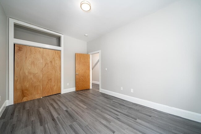 Building Photo - 213 Ogden Ave.