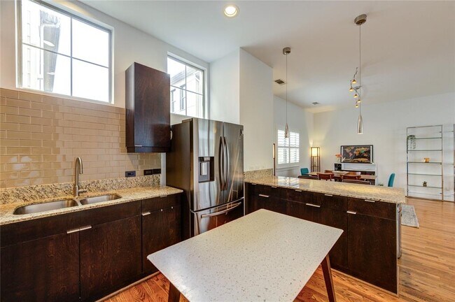 Building Photo - 5109 Larkin St