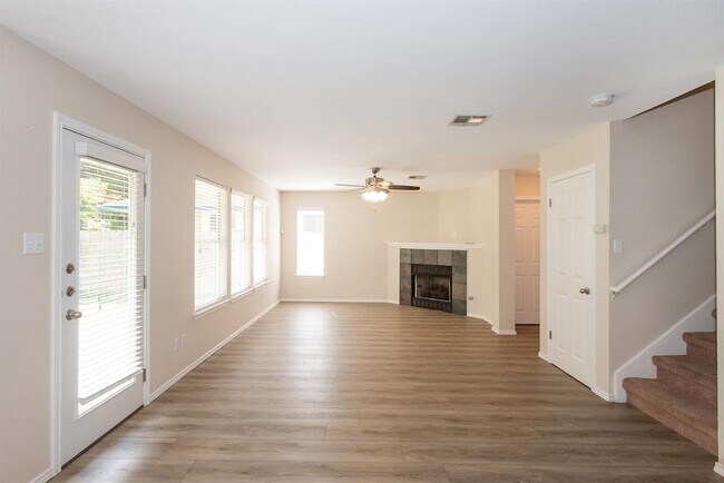Building Photo - 9025 Vigen Cir