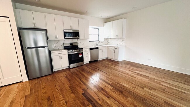 Building Photo - New Renovation 2 BR/2 BA right by the lake!