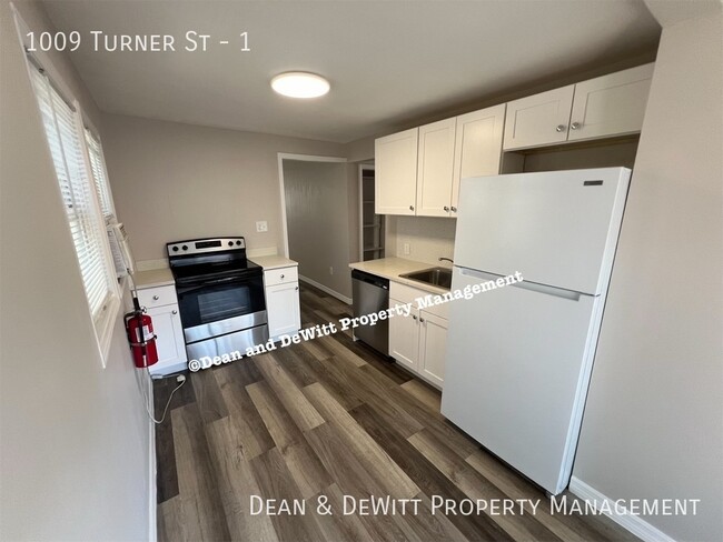 Primary Photo - 1009 Turner St