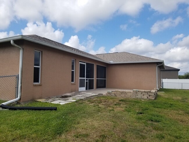 Building Photo - 2321 SW 19th St