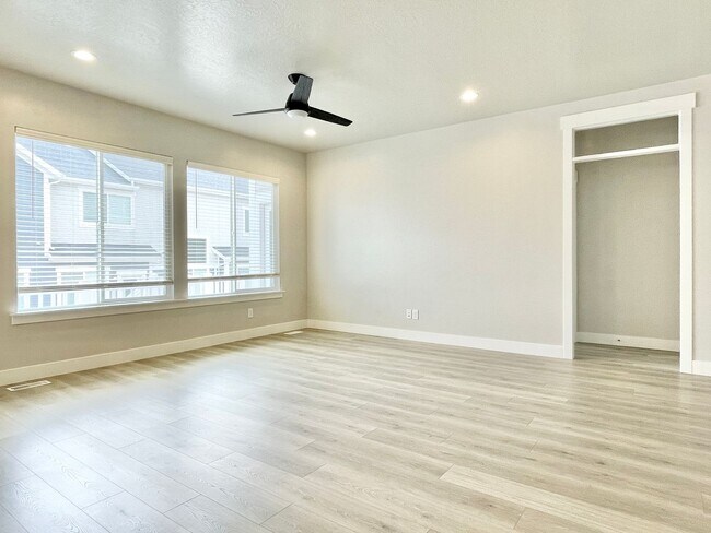 Building Photo - 1572 N 3950 W