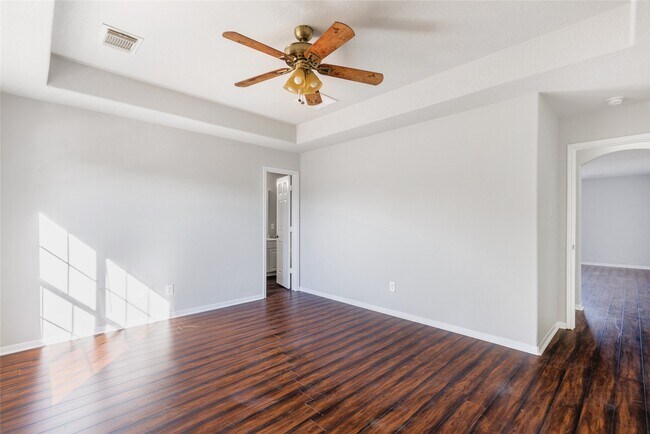 Building Photo - 15410 Fir Woods Ln