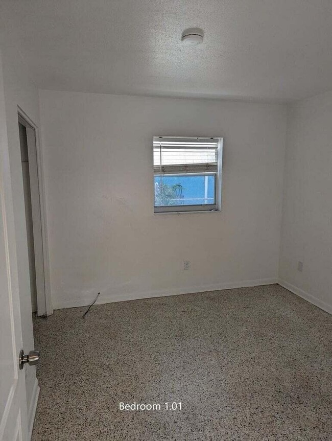 Building Photo - 1156 W 26th St