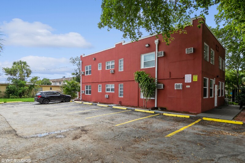 Building Photo - 921 N 19th Ave