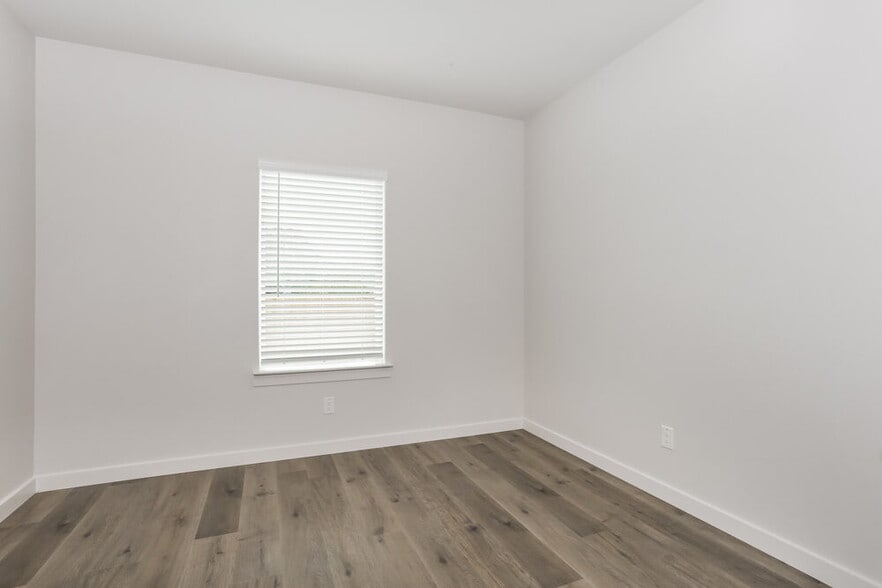 Building Photo - 201 Julian Davis Dr